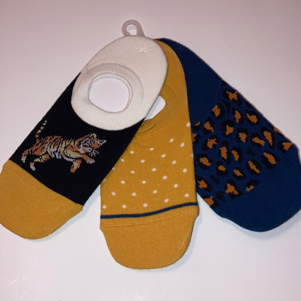 Women’s Animal Print Mustard & Navy Comfort Liner Socks NEW No Tags Size 9-11